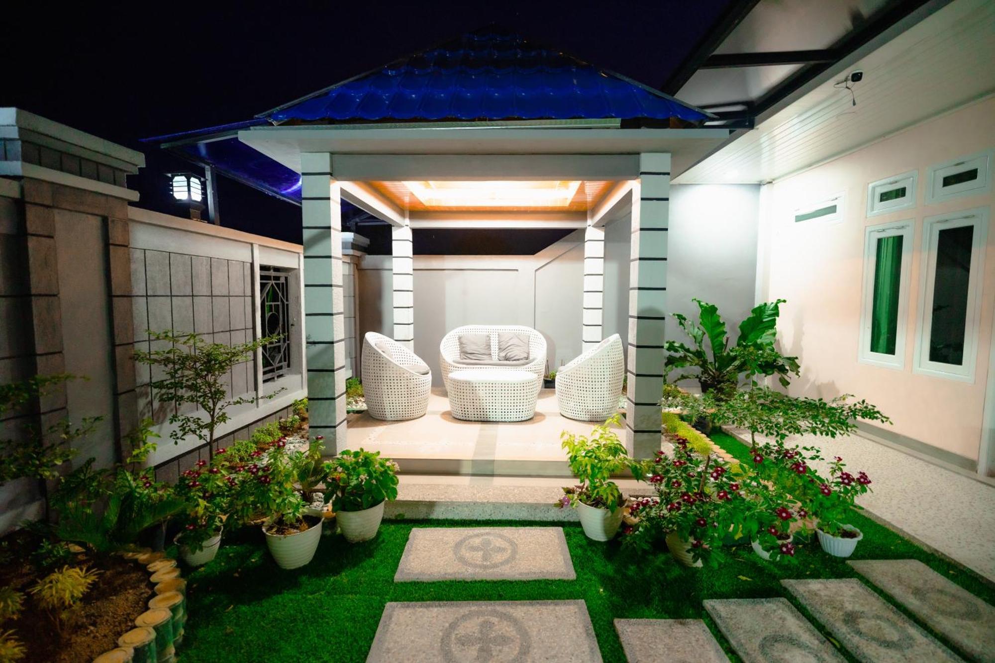 La Geiro Villa Labuan Bajo Exteriör bild