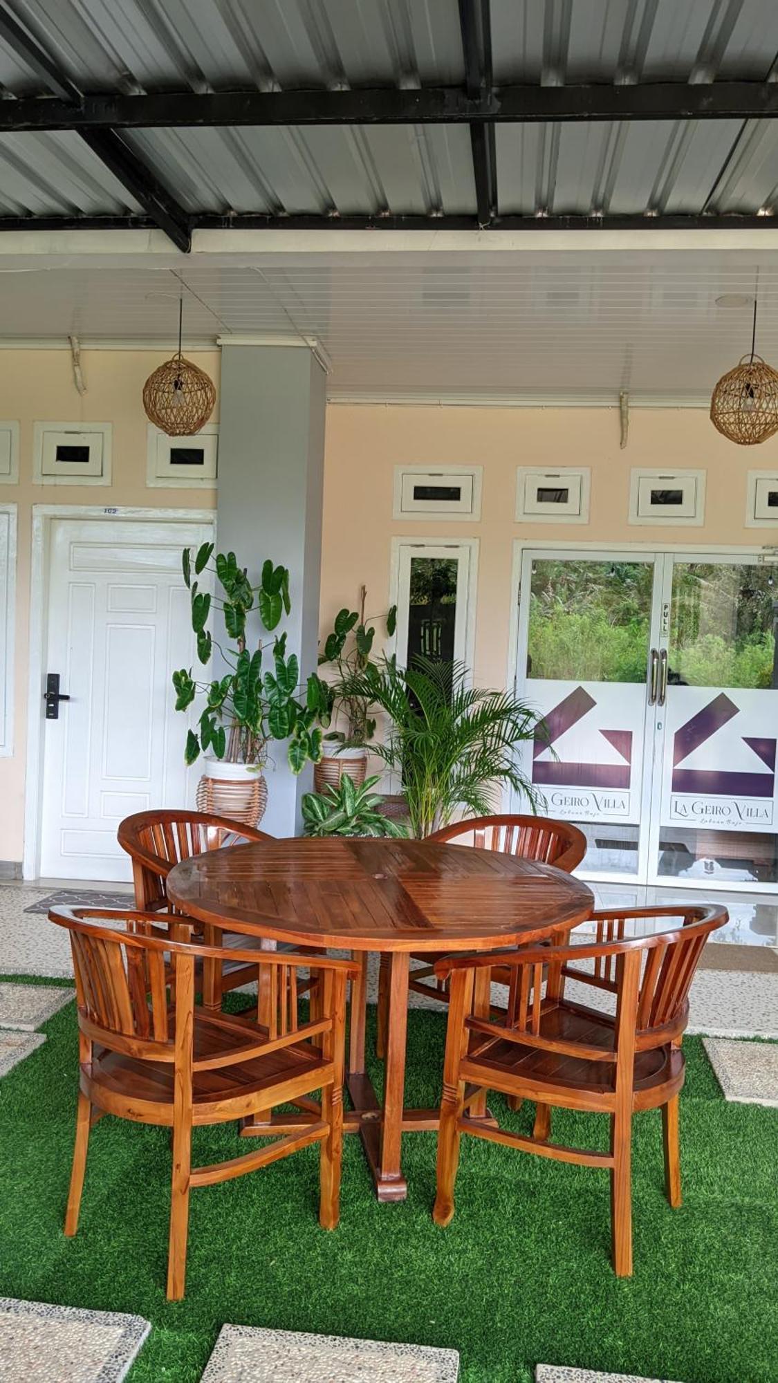 La Geiro Villa Labuan Bajo Exteriör bild
